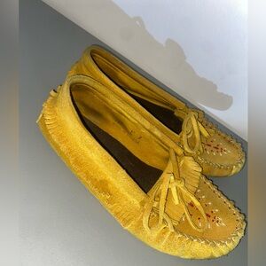 Indian Native Tan Beaded Moccasins Ladies size 8 Red & White Art